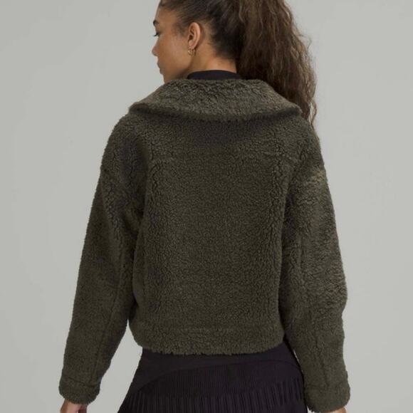 NWOT Lululemon Textured Fleece Button Jacket Dark Olive Sherpa Size 6 - Picture 7 of 9